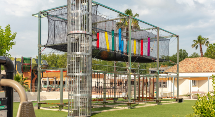 Aire de jeux enfants camping Domaine la Yole